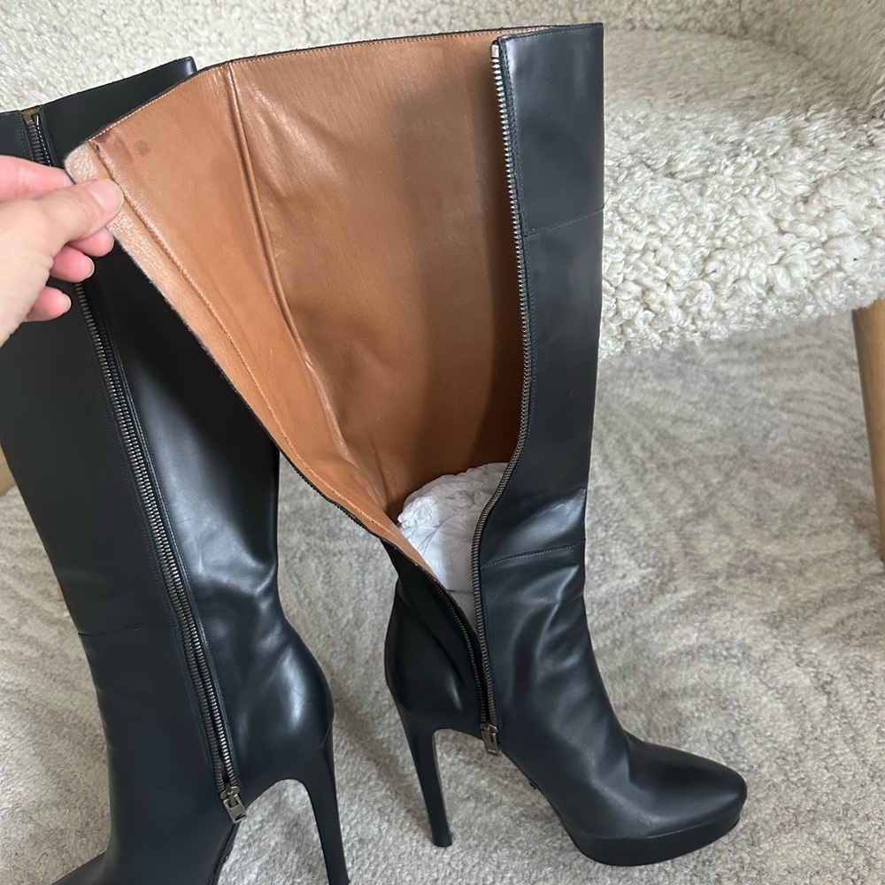 Burberry black leather platform / high heel boots Size 37.5 - Picture 9 of 15
